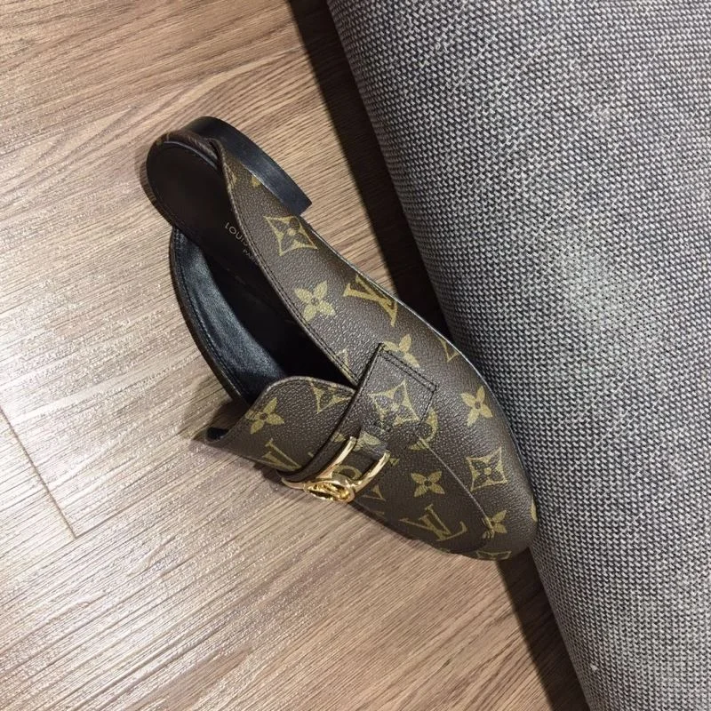 Compact Louis Vuitton Slippers 32217