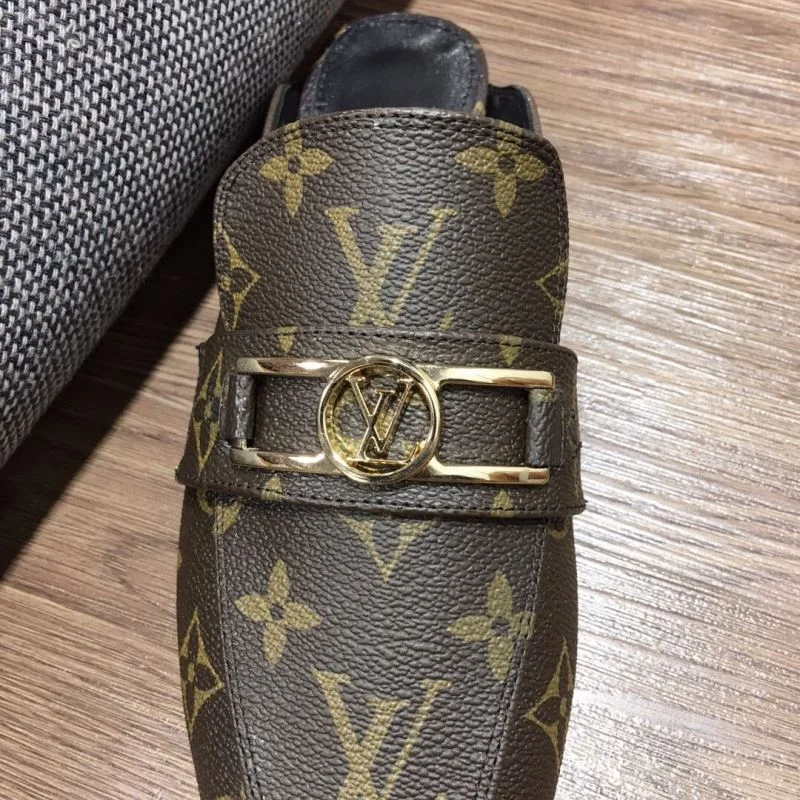 Compact Louis Vuitton Slippers 32217