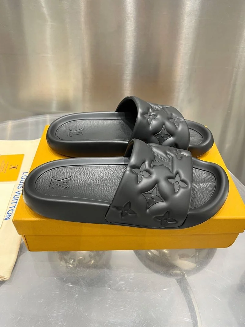 TechFriendly Louis Vuitton Slippers 32207