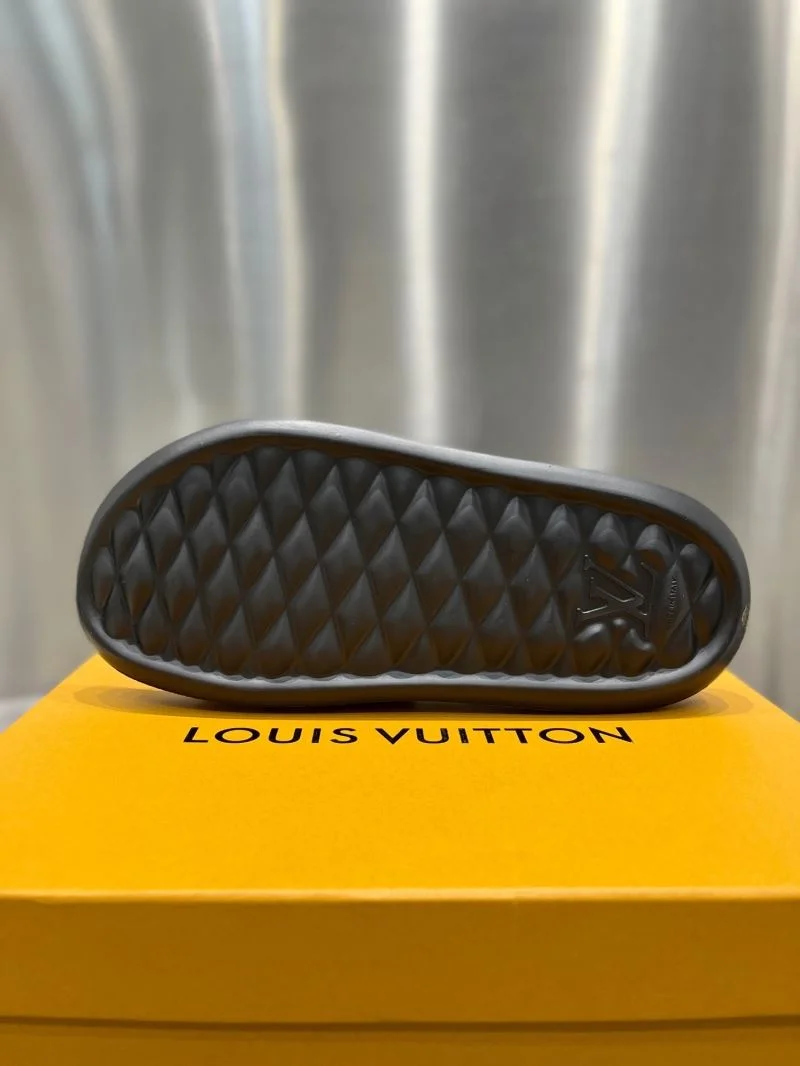 TechFriendly Louis Vuitton Slippers 32207