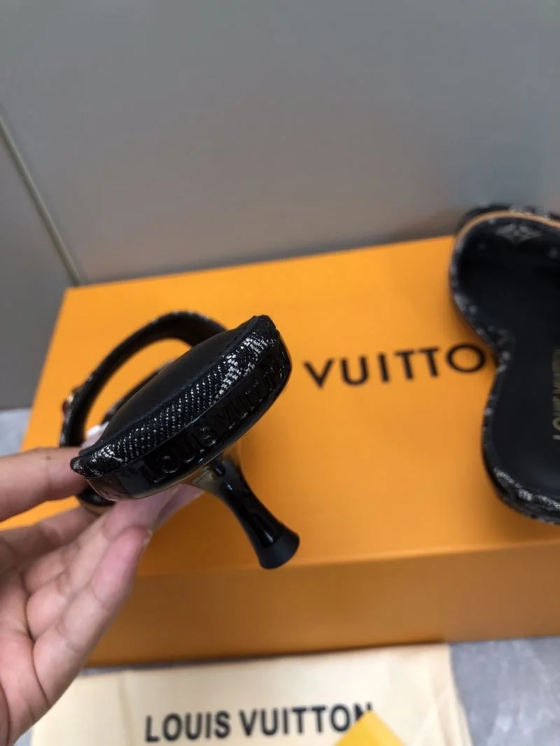 Unisex Louis Vuitton Slippers 32199