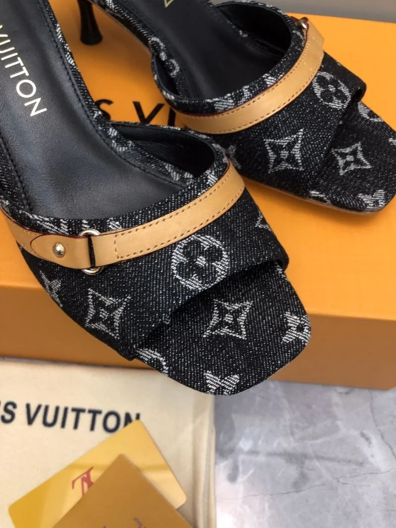Unisex Louis Vuitton Slippers 32199