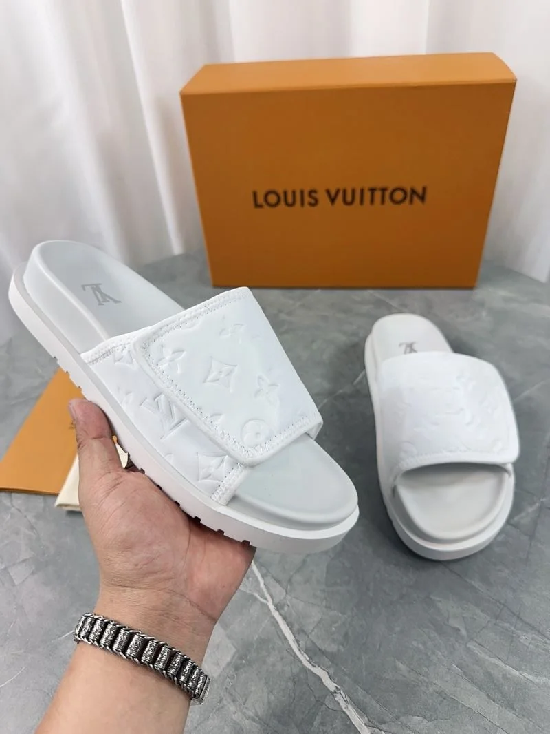 Cozy Louis Vuitton Slippers 32179