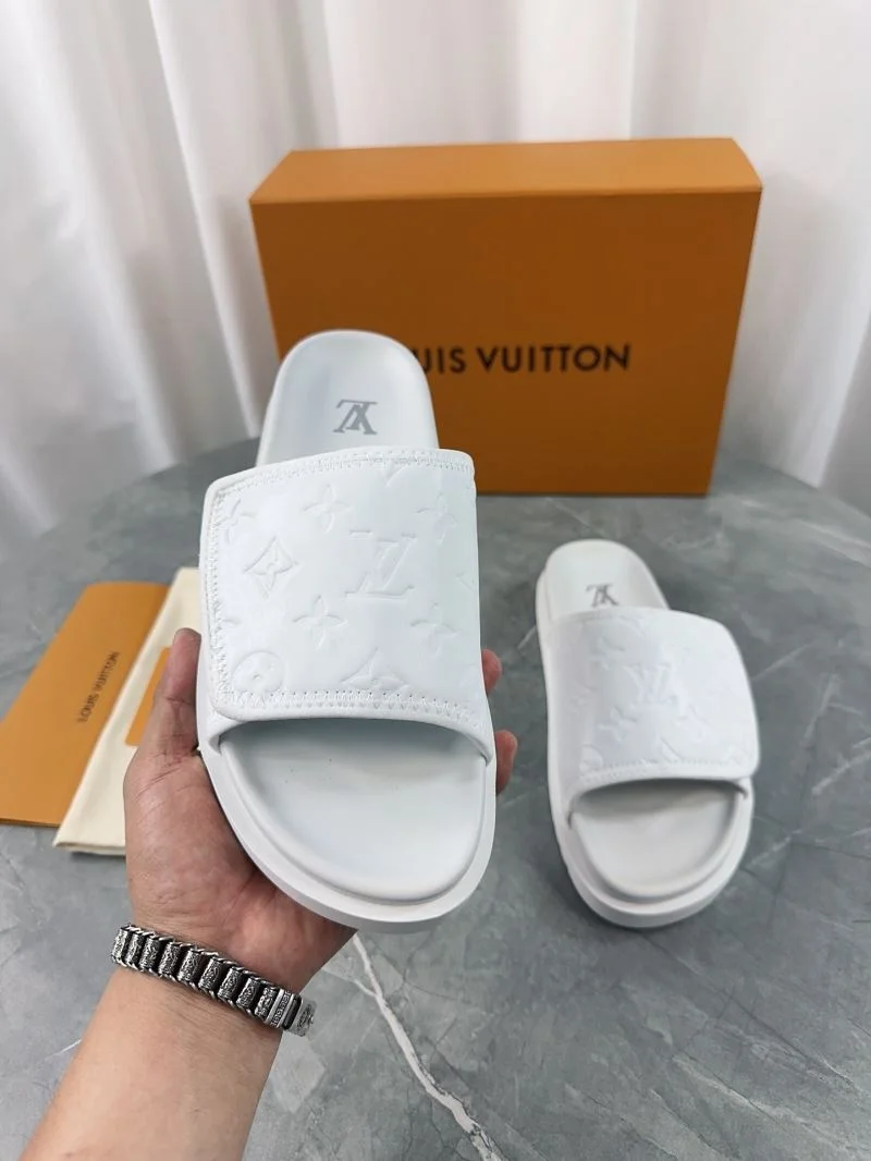 Cozy Louis Vuitton Slippers 32179