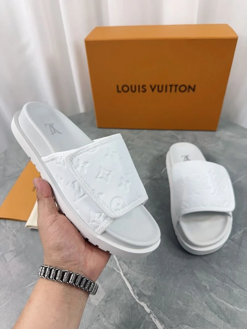 Cozy Louis Vuitton Slippers 32179