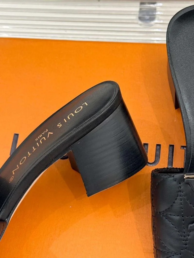Vibrant Louis Vuitton Slippers 32145