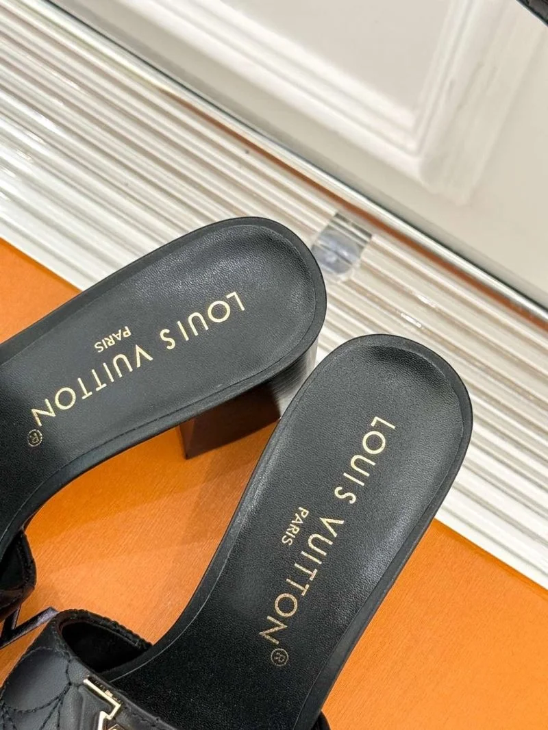 Vibrant Louis Vuitton Slippers 32145