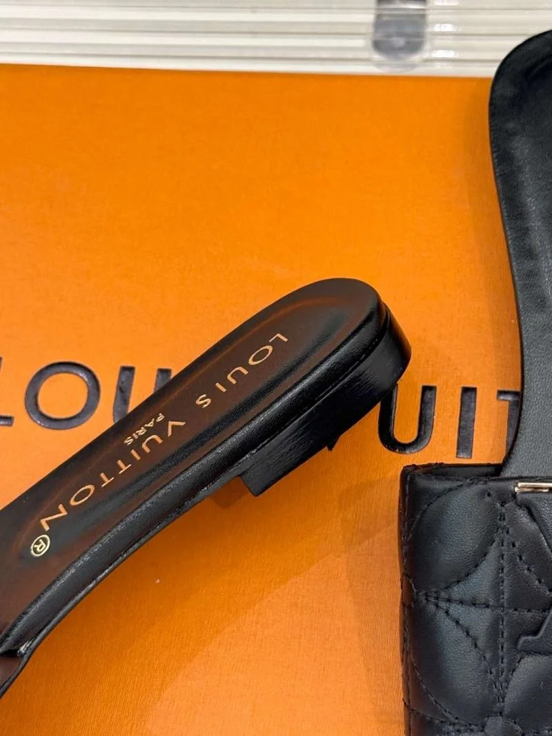Louis Vuitton Slippers WaterResistant 32166