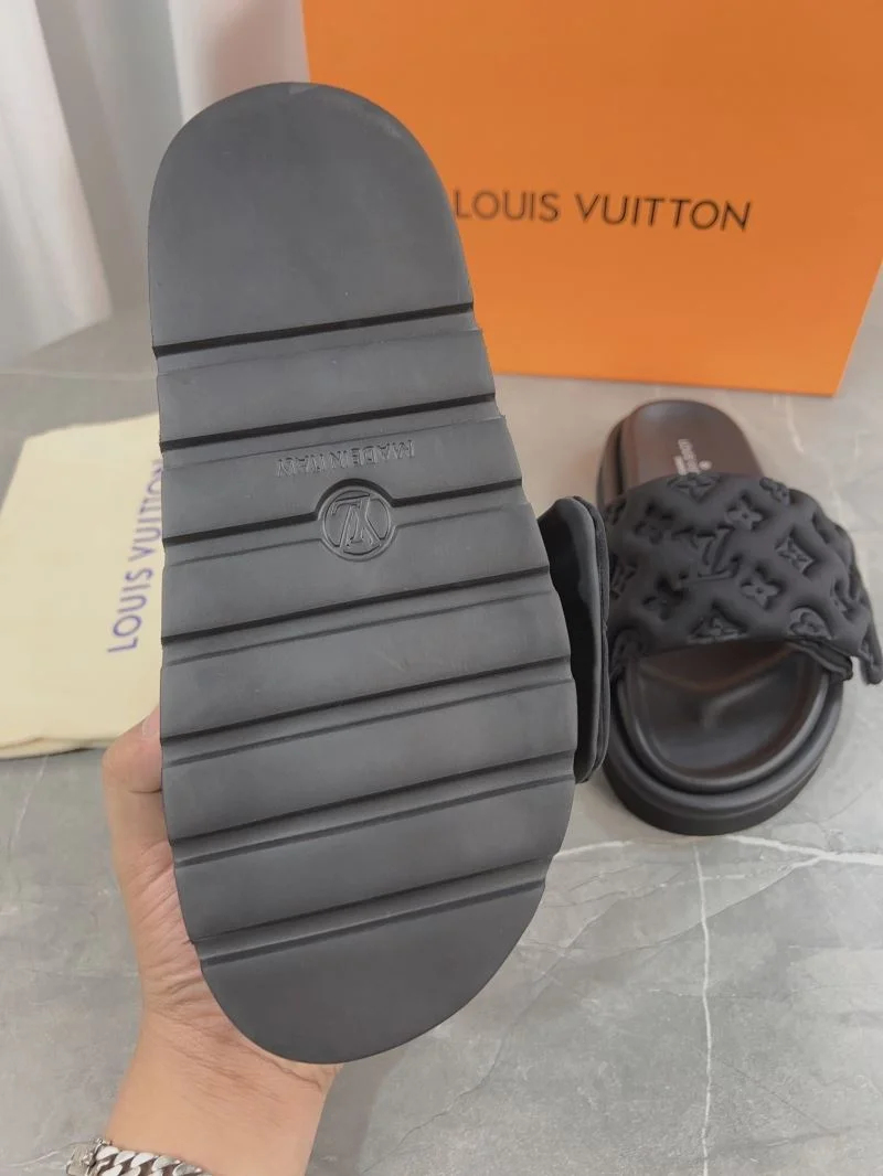 Louis Vuitton Slippers Unique 31840