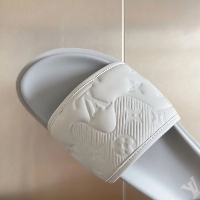 Thermal Louis Vuitton Slippers 31817