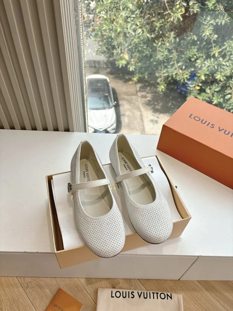 Compact Louis Vuitton Slippers 31789