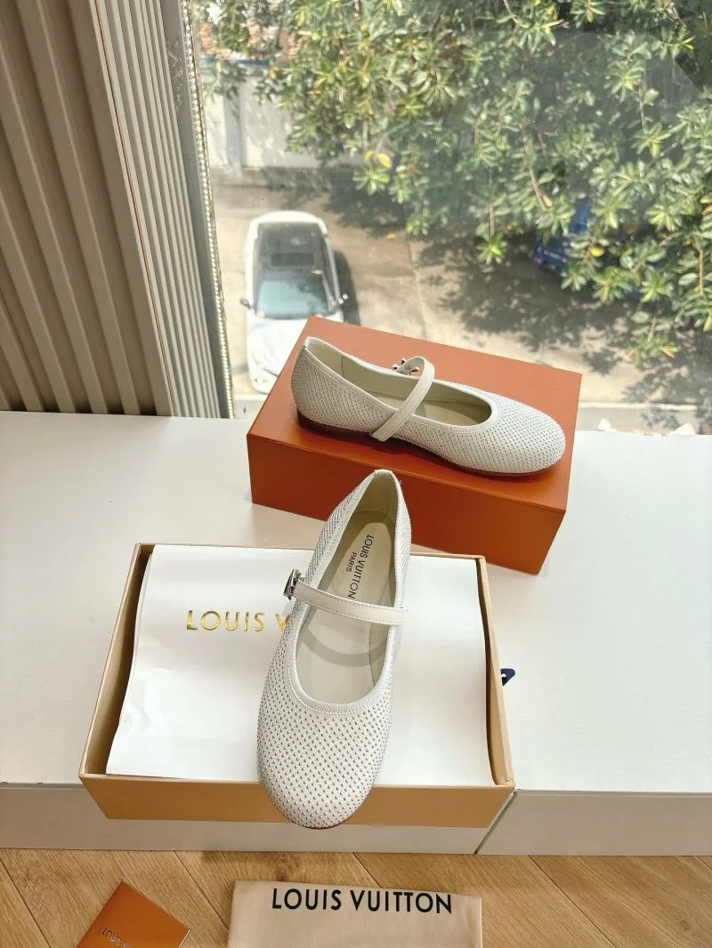 Compact Louis Vuitton Slippers 31789