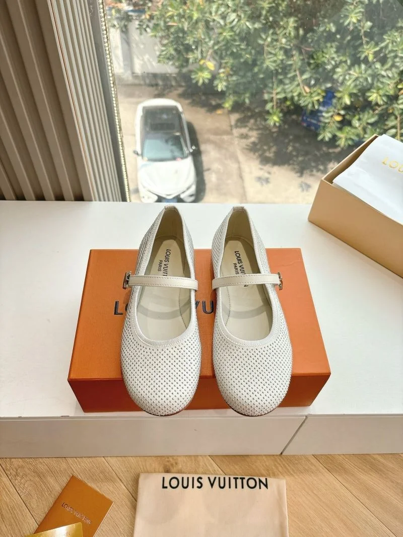Compact Louis Vuitton Slippers 31789