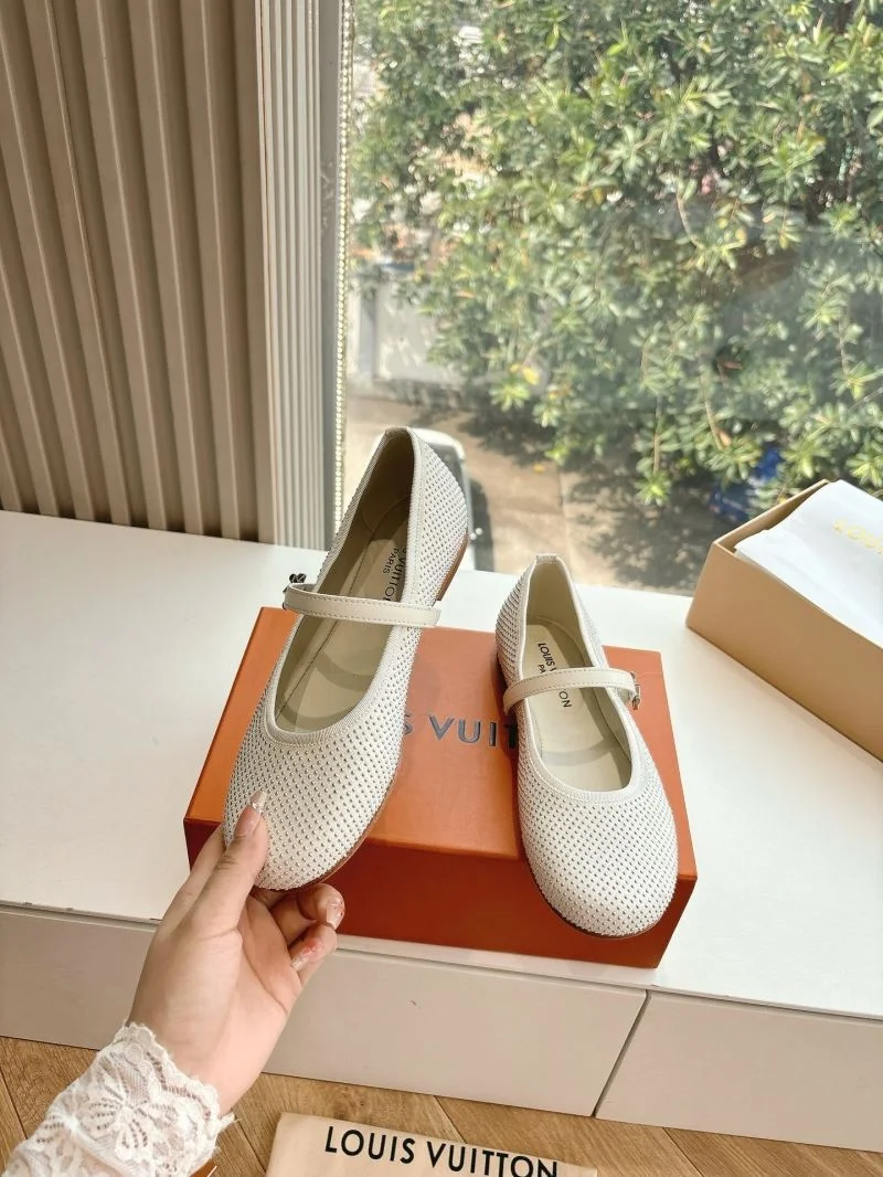 Compact Louis Vuitton Slippers 31789