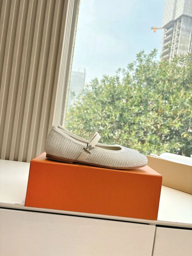 Compact Louis Vuitton Slippers 31789