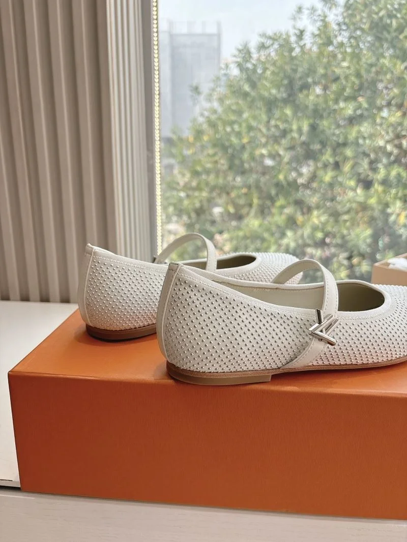 Compact Louis Vuitton Slippers 31789