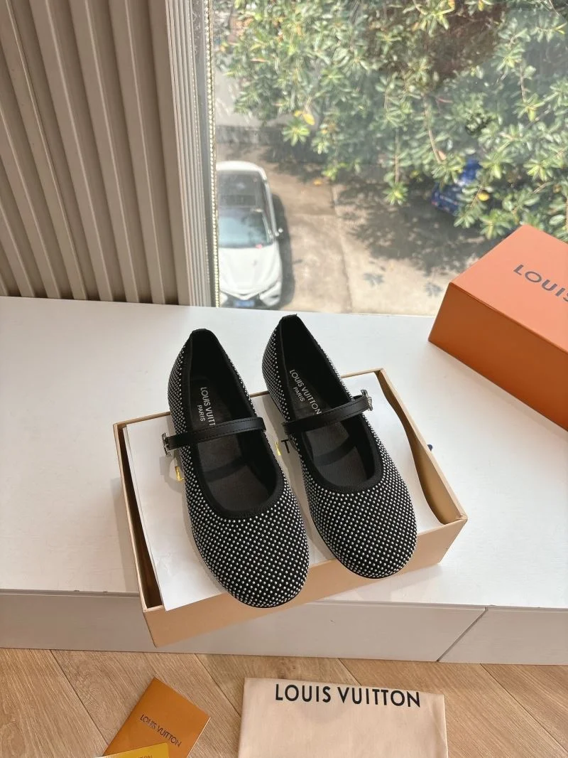 Refined Louis Vuitton Slippers 31785