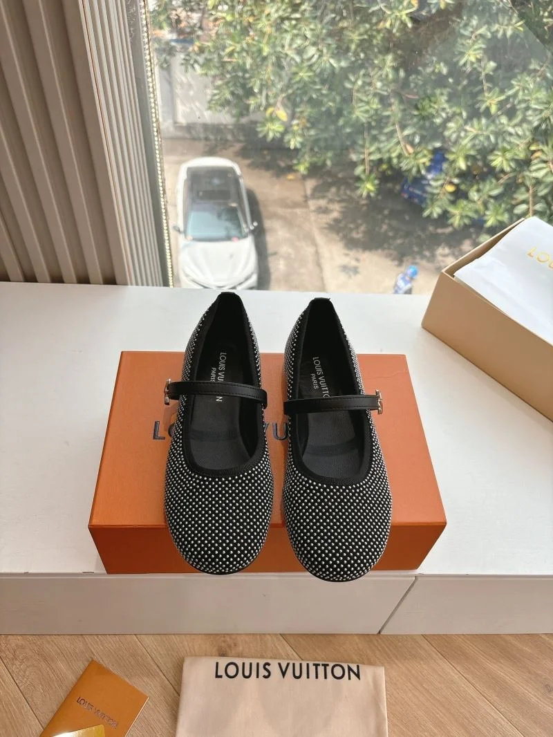 Refined Louis Vuitton Slippers 31785