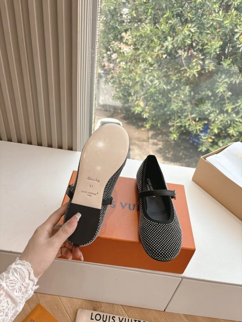 Refined Louis Vuitton Slippers 31785