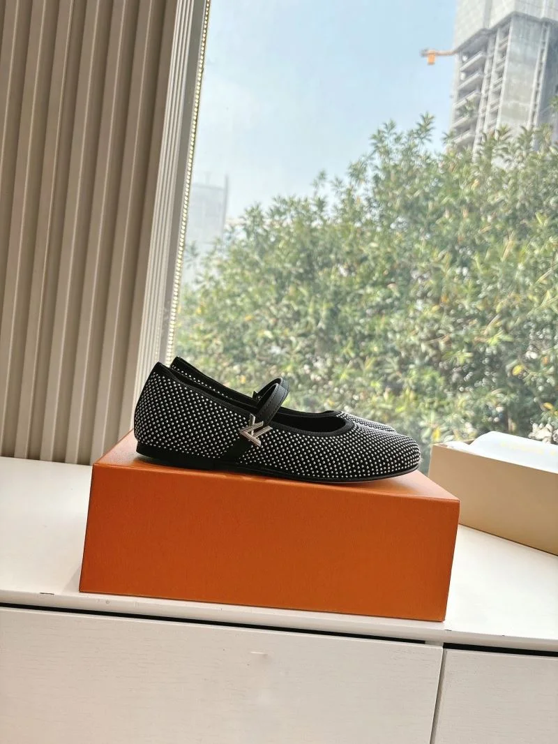 Refined Louis Vuitton Slippers 31785