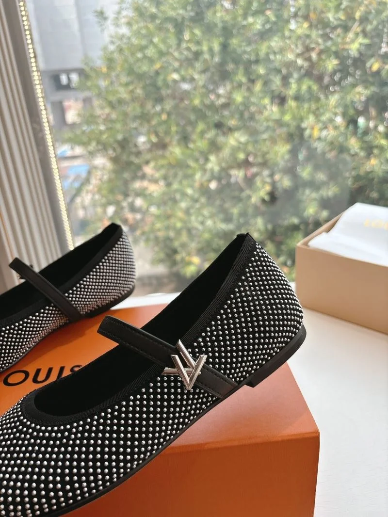 Refined Louis Vuitton Slippers 31785