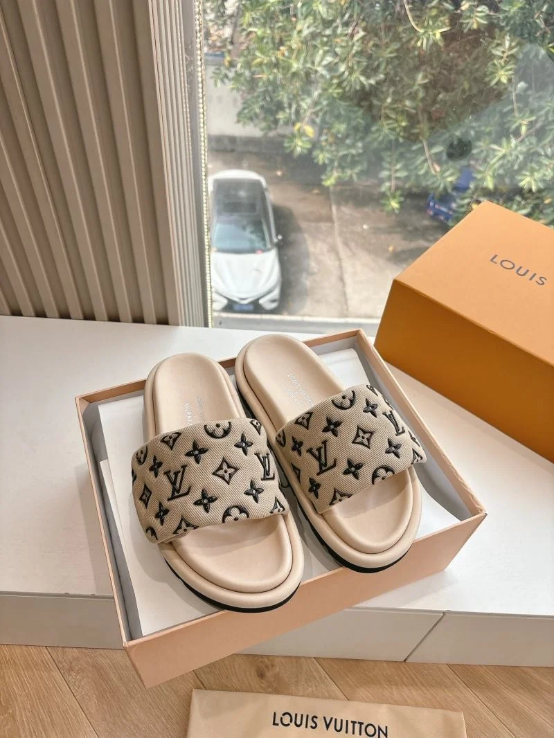 Flexible Louis Vuitton Slippers 31787