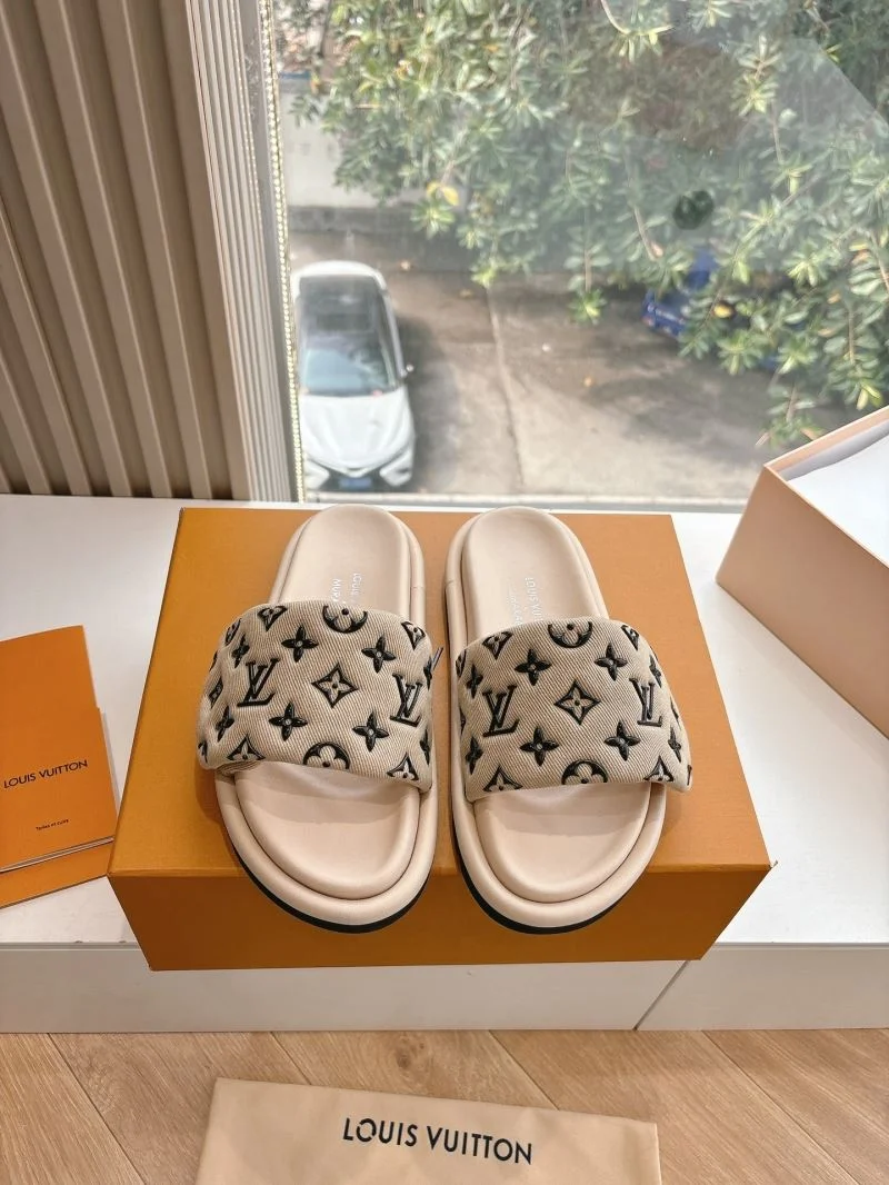 Flexible Louis Vuitton Slippers 31787