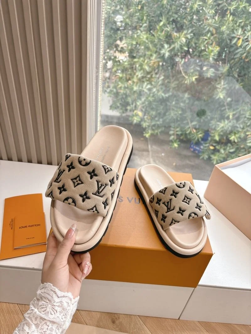 Flexible Louis Vuitton Slippers 31787
