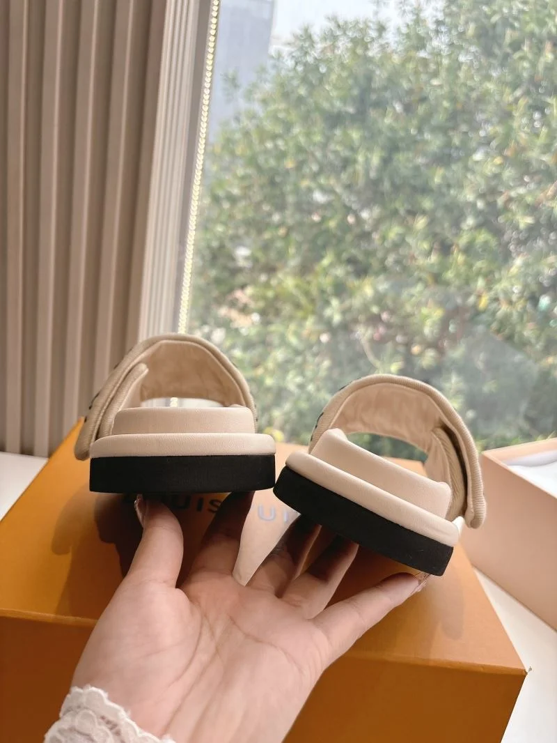 Flexible Louis Vuitton Slippers 31787