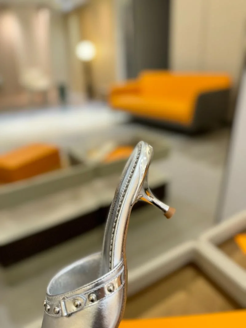 Resilient Louis Vuitton Slippers 31795