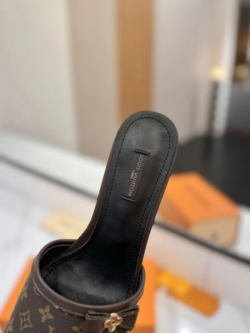 Louis Vuitton Slippers Refined 31761