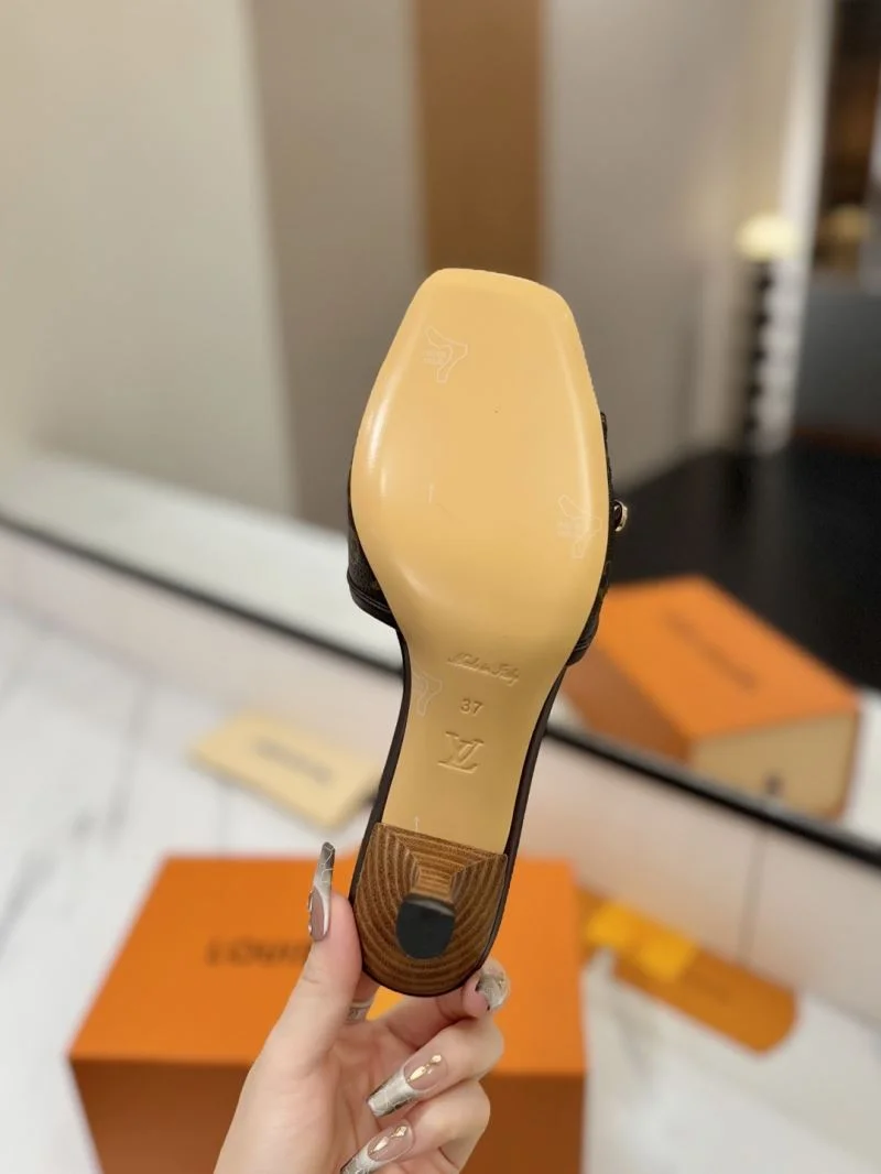 Louis Vuitton Slippers Refined 31761
