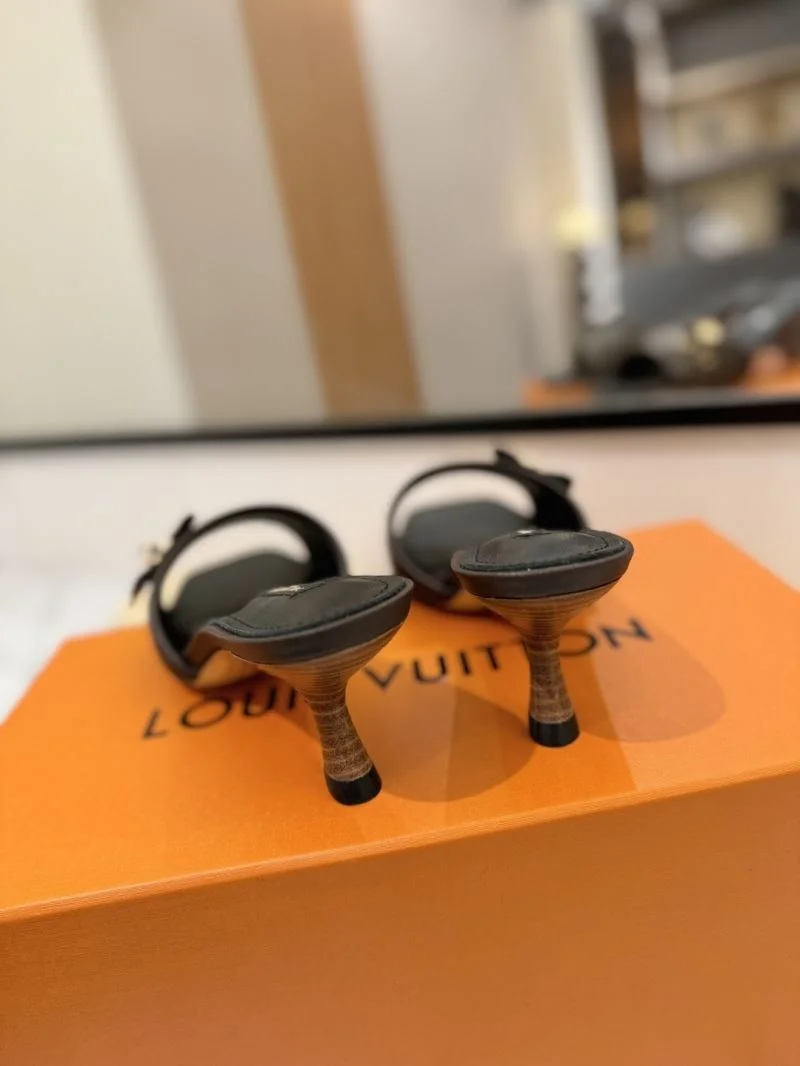 Louis Vuitton Slippers Refined 31761