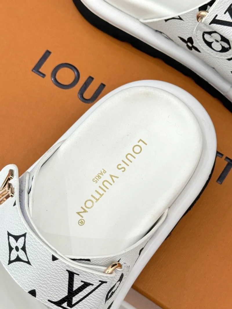 Effortless Louis Vuitton Slippers 31758