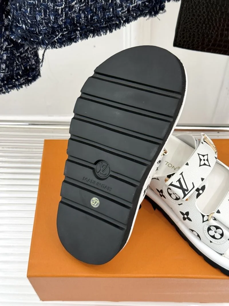 Effortless Louis Vuitton Slippers 31758