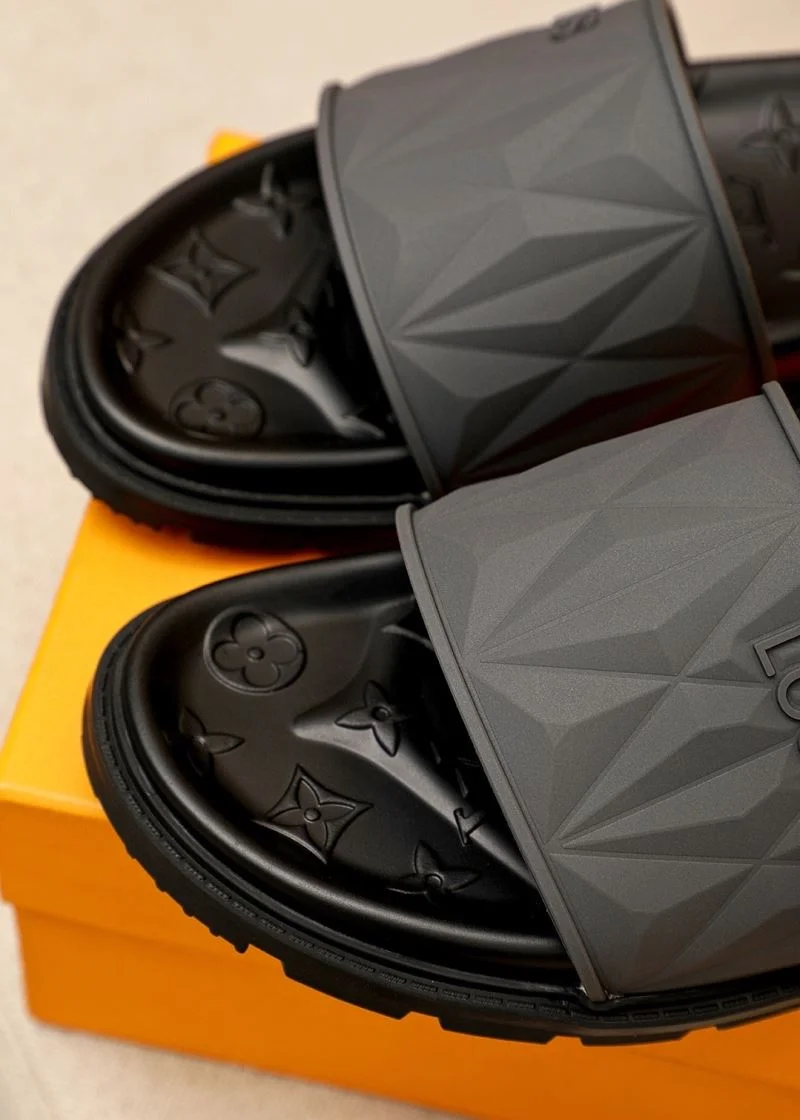Trendsetting Louis Vuitton Slippers 32686