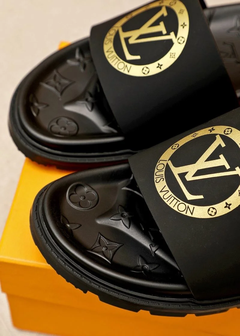 Unisex Louis Vuitton Slippers 32692