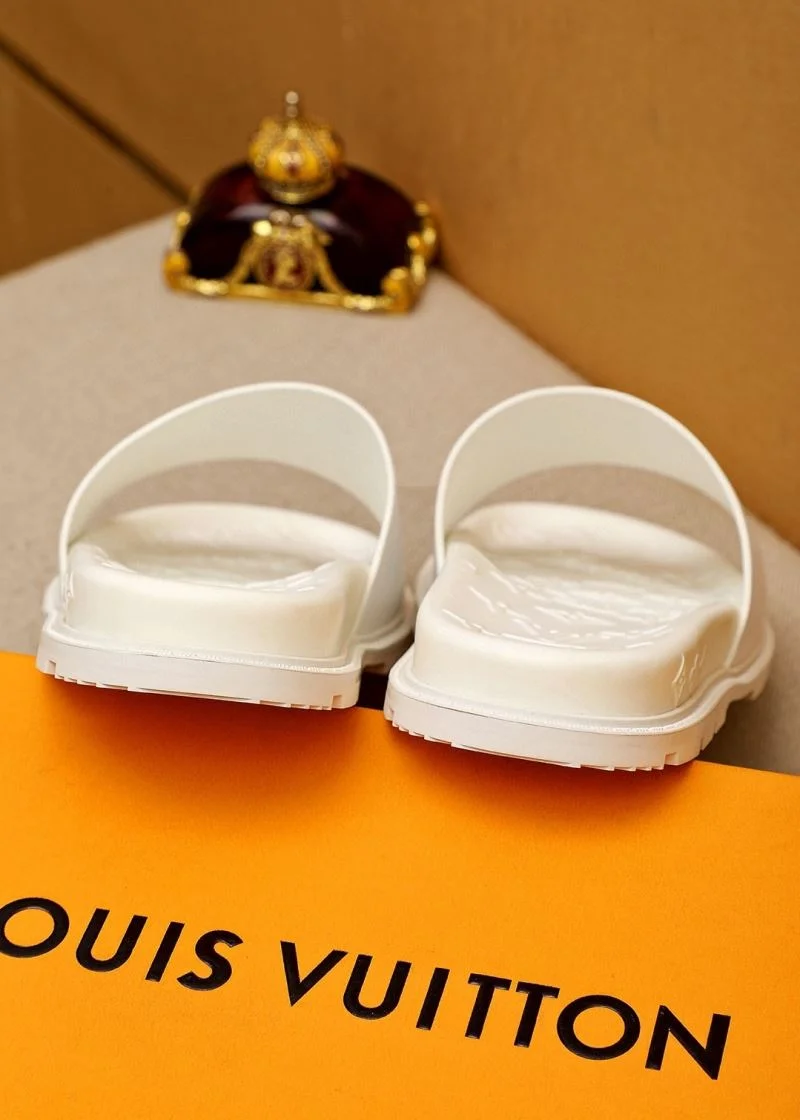 OnTrend Louis Vuitton Slippers 32690