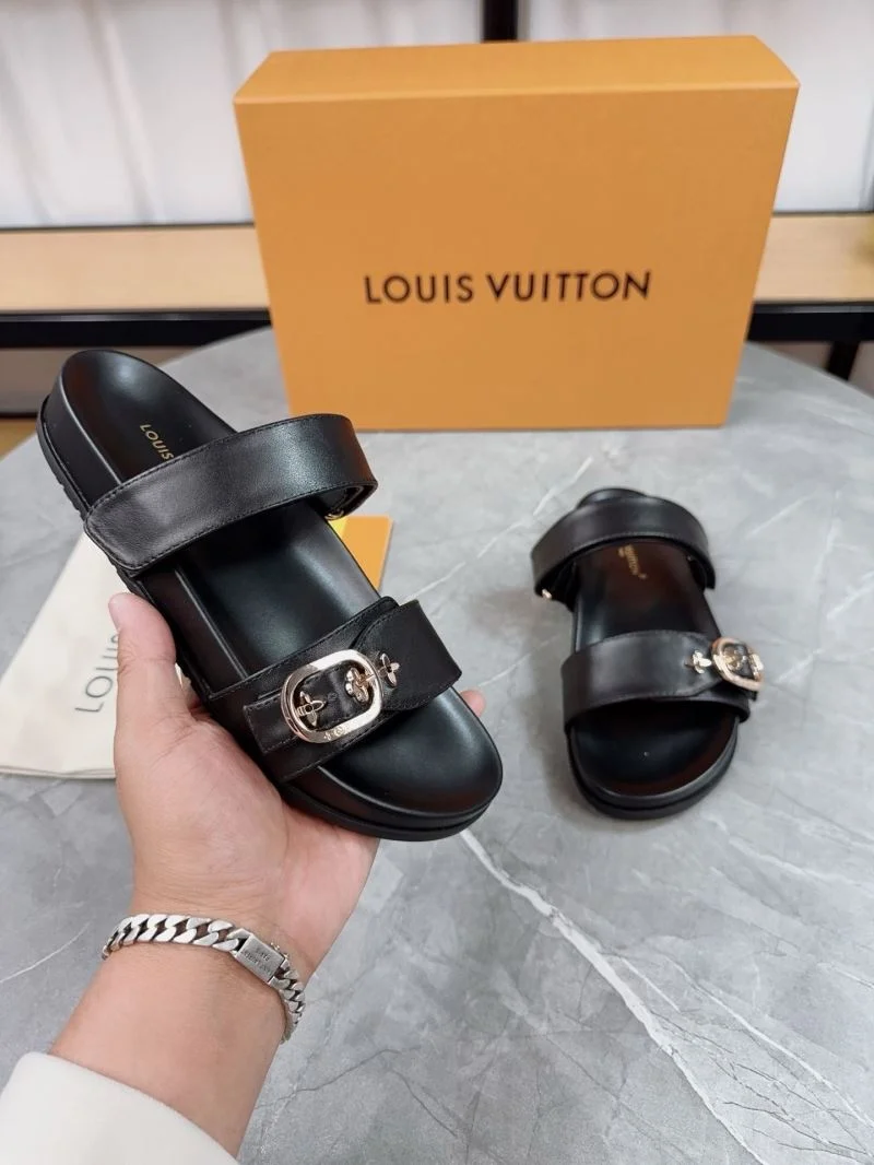 Bold Louis Vuitton Slippers 32671