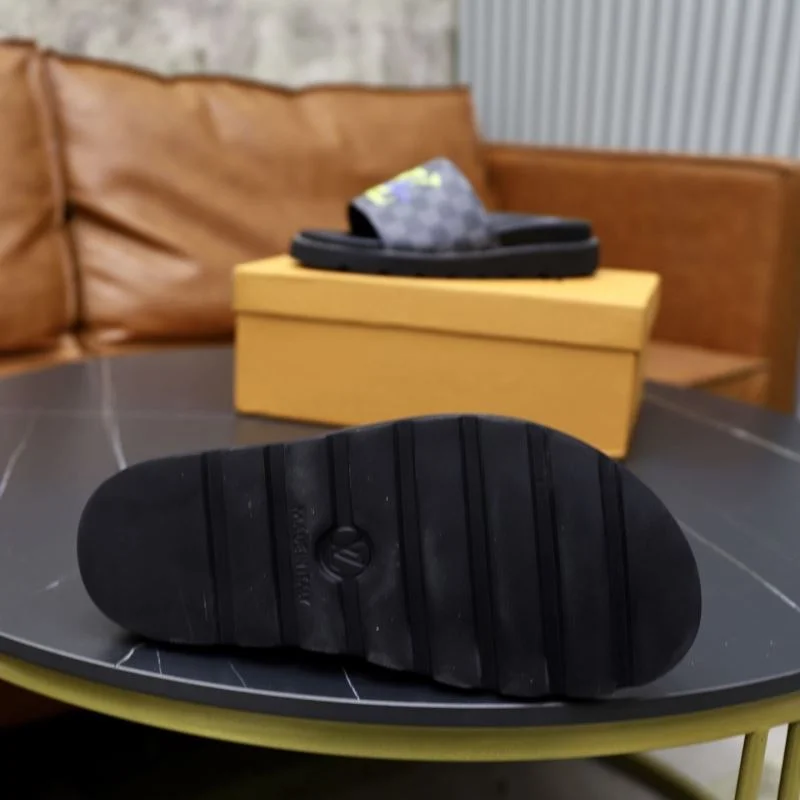 Snug Louis Vuitton Slippers 32645