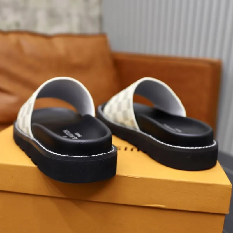 SmoothTexture Louis Vuitton Slippers 32655