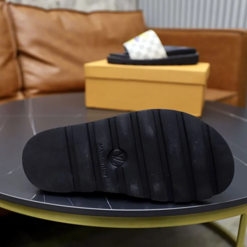 SmoothTexture Louis Vuitton Slippers 32655