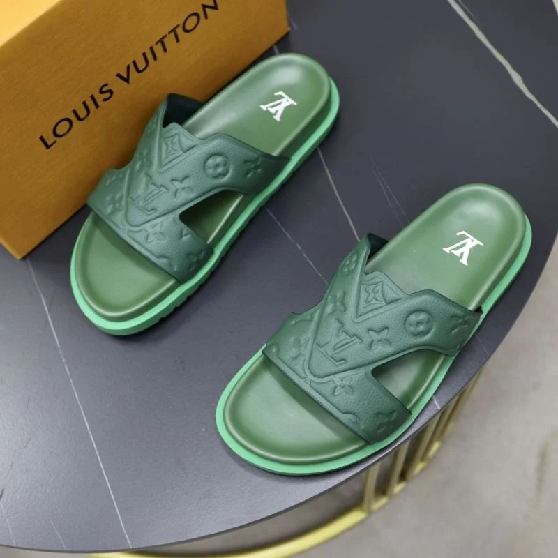 Compact Louis Vuitton Slippers 32653