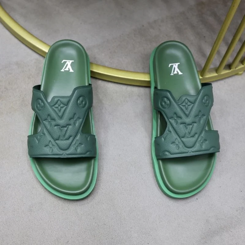 Compact Louis Vuitton Slippers 32653