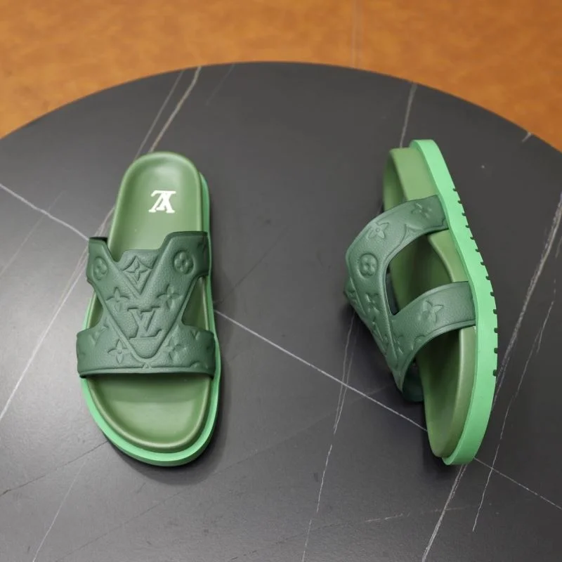 Compact Louis Vuitton Slippers 32653