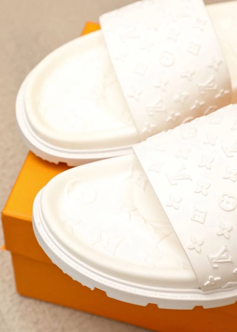 Breathable Louis Vuitton Slippers 32649