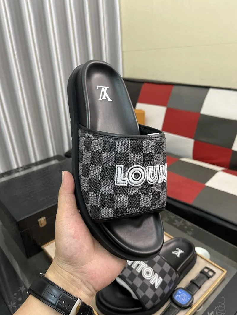 Stylish Louis Vuitton Slippers 32631