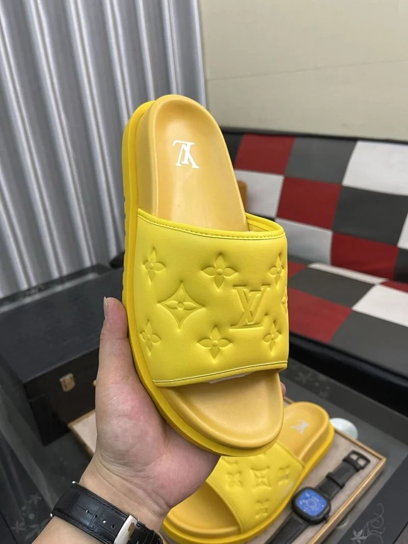 Lightweight Louis Vuitton Slippers 32621