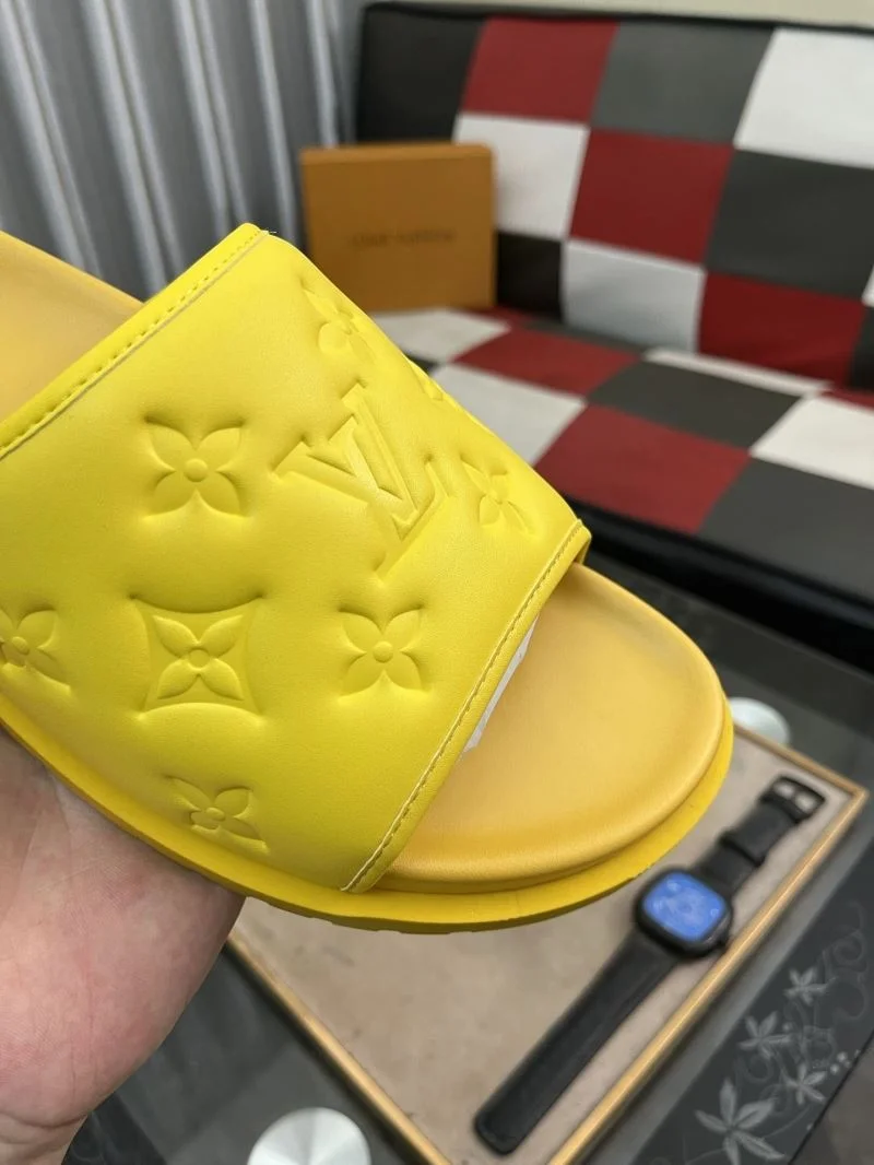 Lightweight Louis Vuitton Slippers 32621