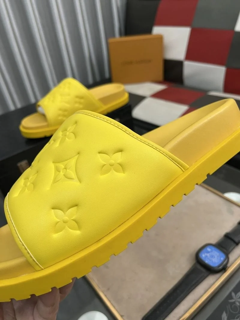 Lightweight Louis Vuitton Slippers 32621